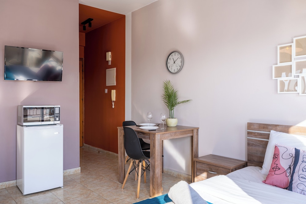 Ani's Studio With Terrace in Larnaca