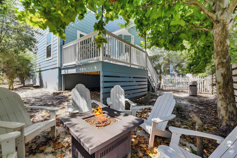 Salty Rose Inn by Avantstay Inlet Beach Home w/ Porch, Firepit & Pool Access