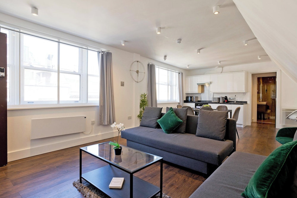 Imperial Middlesex Street Apartments
