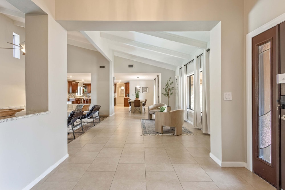 Scottsdale Clubhouse With Pool and Basketball