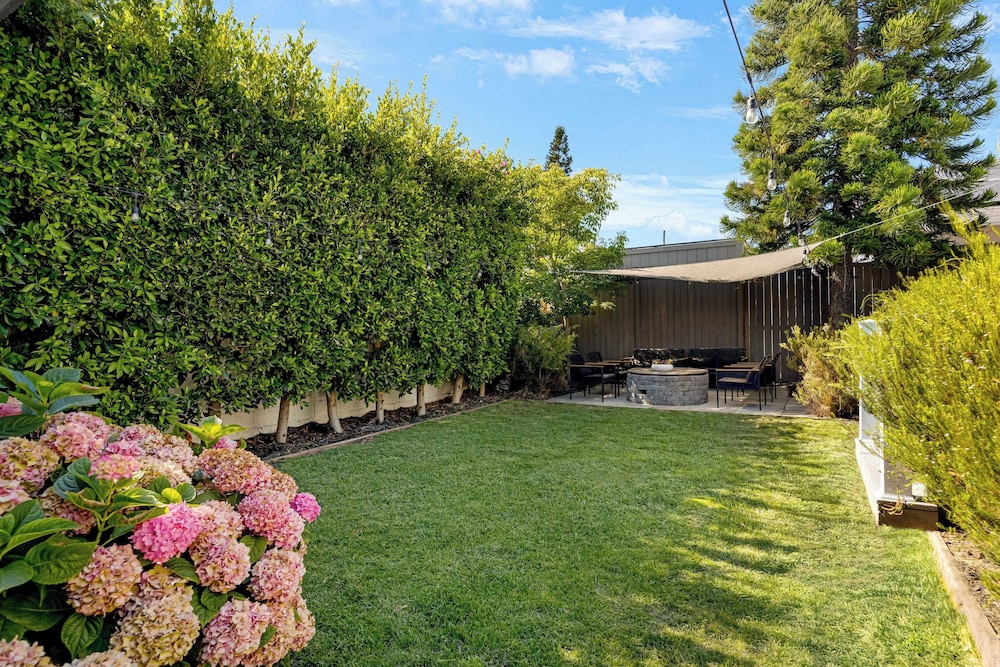 Luxe Backyard Oasis w/ Hot Tub Chic Design South Park Sanctuary