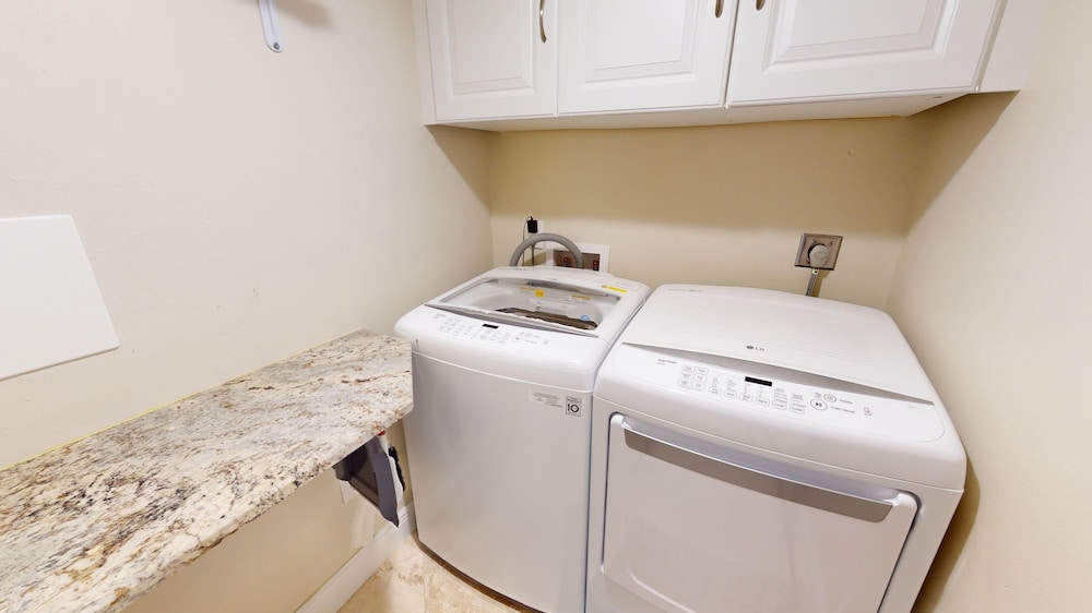 Sandarac 502b: Beachfront 3br Condo W/ Pool & Views 3 Bedroom Condo