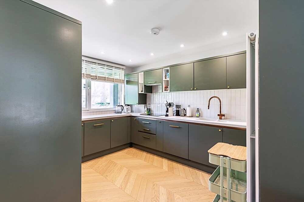 Stylish Islington Garden Flat Sleeps Four