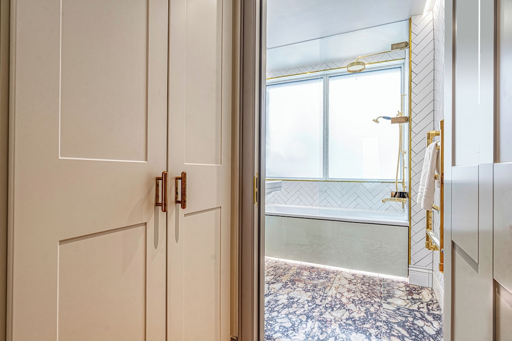 Luxury flats near Big Ben and London Eye