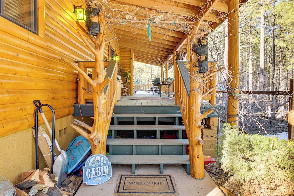 Family-friendly Cabin w/ Fire Pit in Forest Lakes