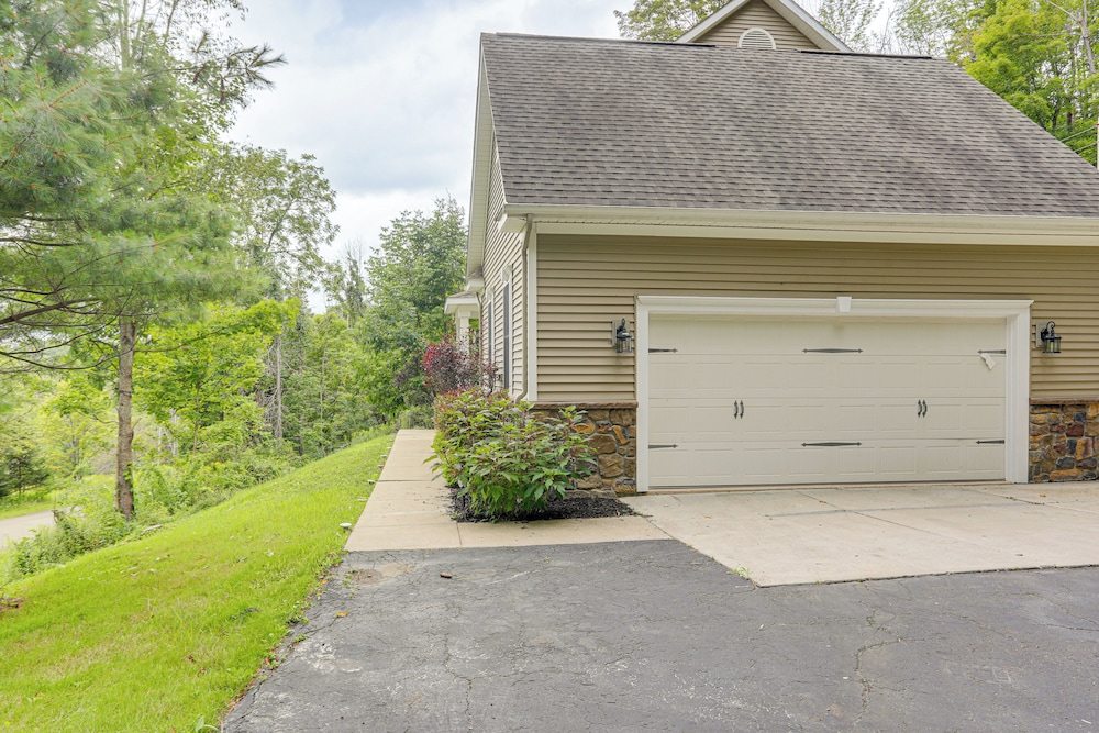 Game Room & Hot Tub: Big Fun in Ellicottville