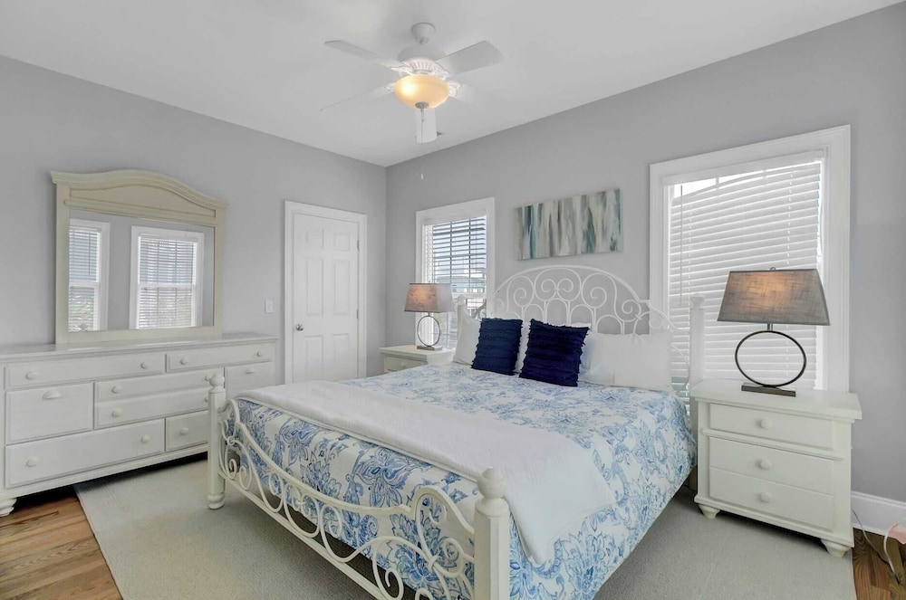 6 10th Avenue by Avantstay Steps to the Beach Pool 2691 Sqft