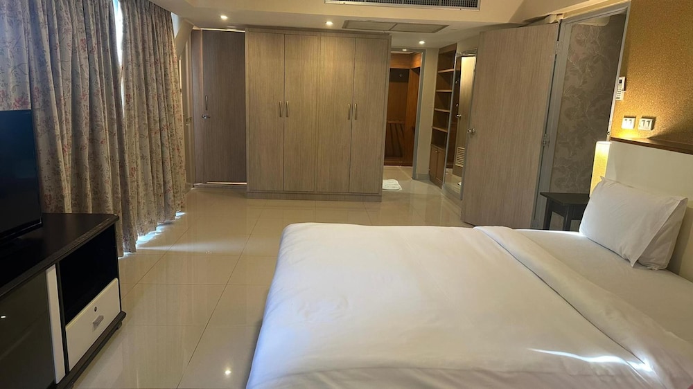 Omni Tower Sukhumvit Nana - Direct