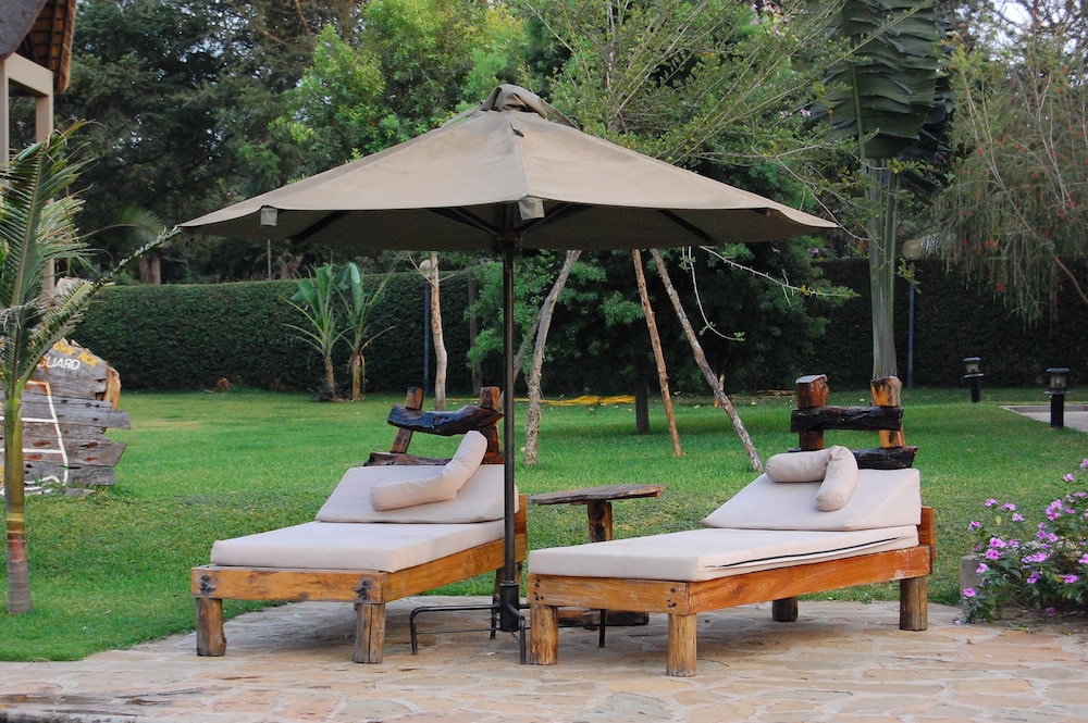 Weru Weru River Lodge