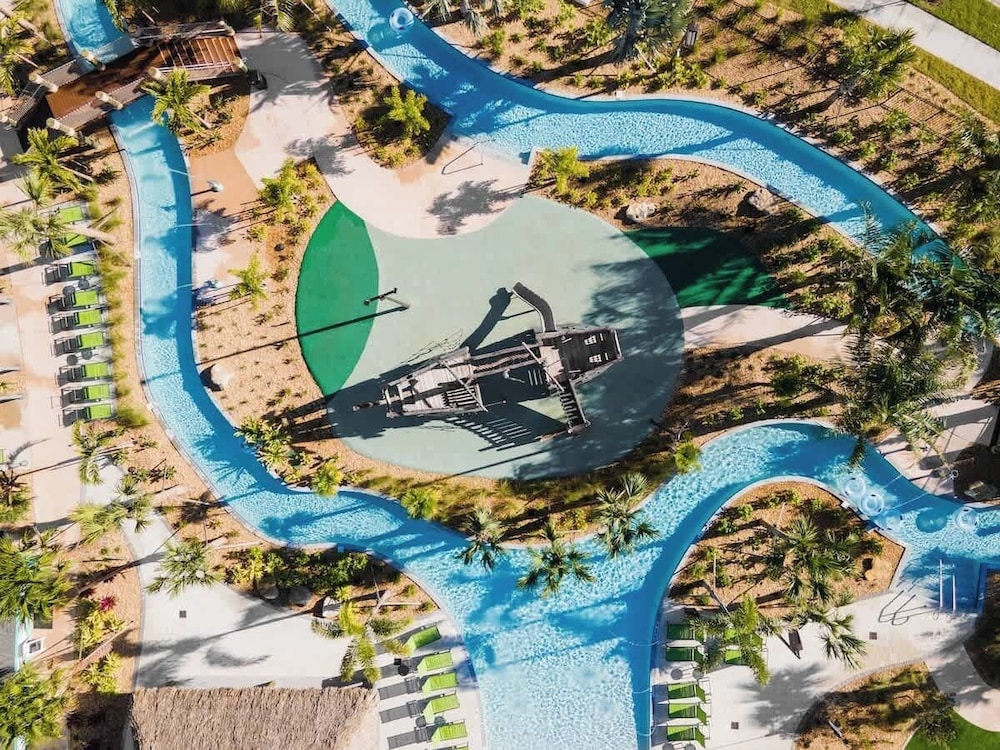 Themed 7bedroom and Pool 18 Guests