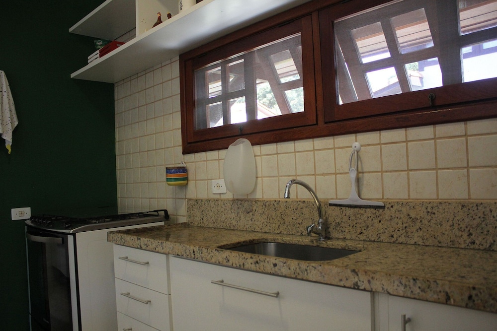 Bz10 Casa 4 suítes em condomínio clube