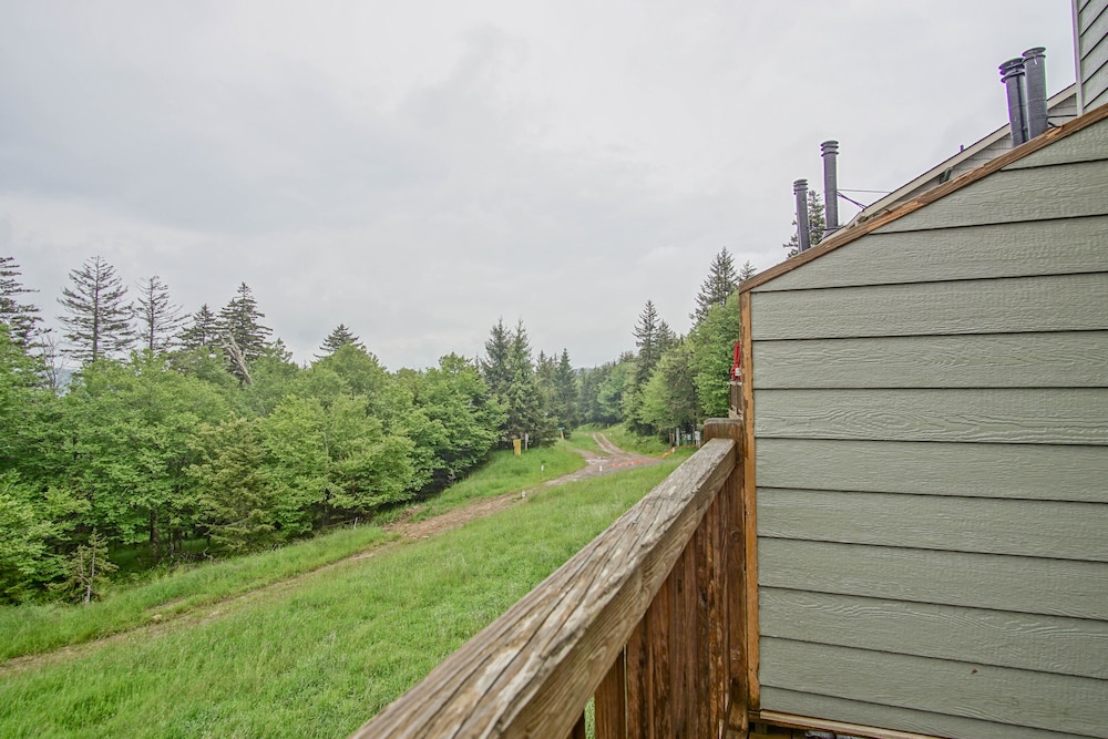 Powderidge #14: 2 Bedrooms, 2.5 Bath: Slope Side, Wood Fireplace