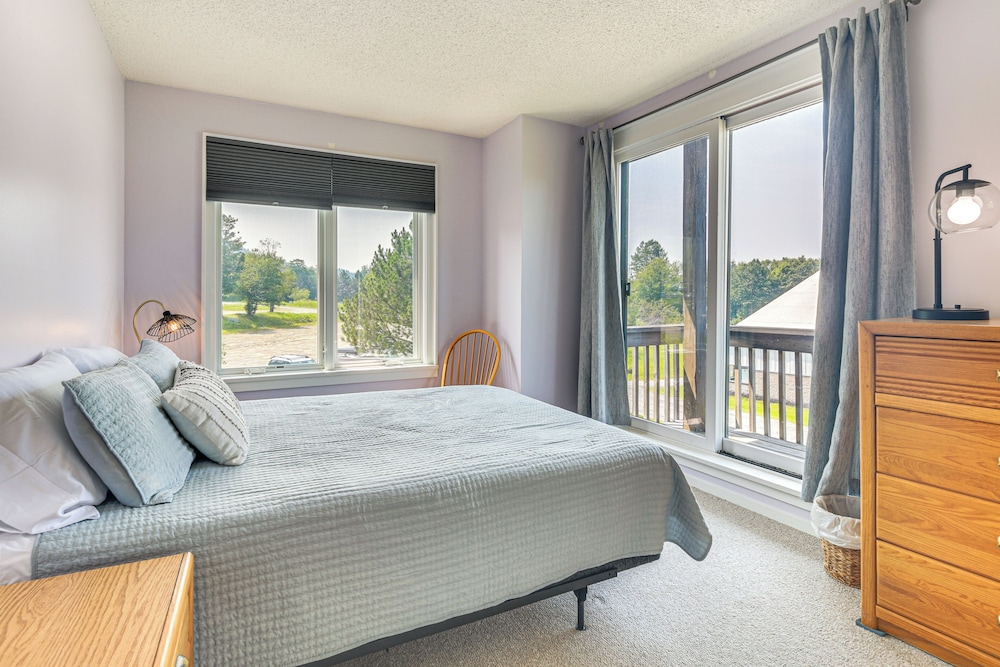 Walk to Bolton Valley Resort: Condo w/ Mtn Views!