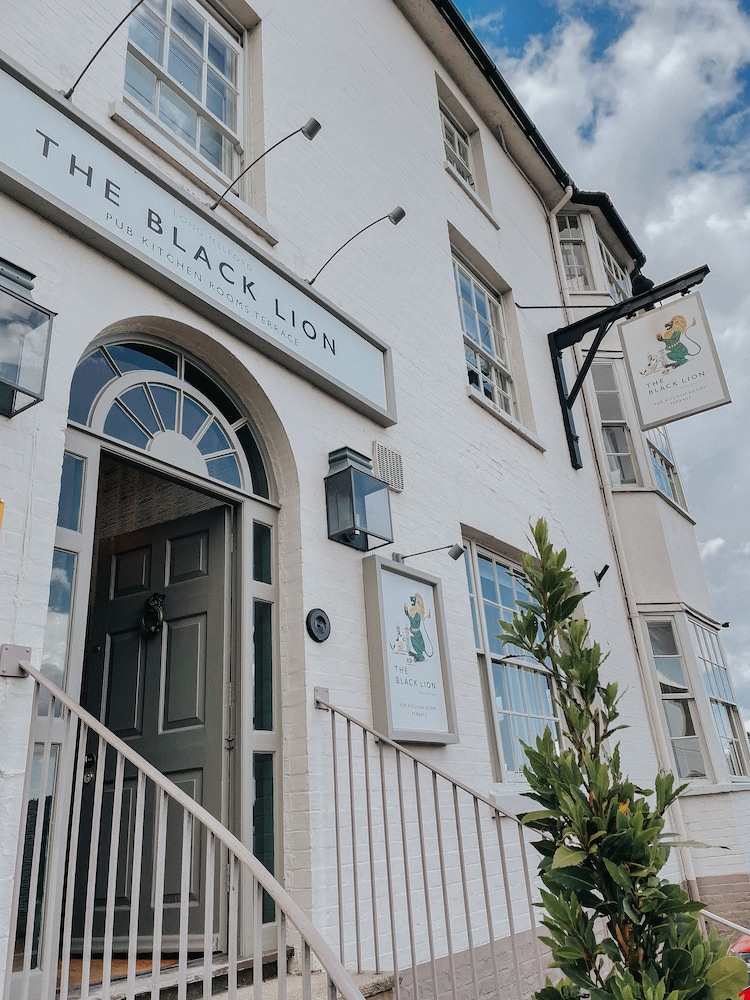 Sudbury Vacations - The Black Lion, Long Melford - Property Image 1