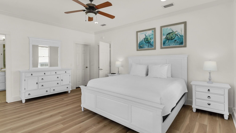 Lakefront Haven in Carillon Beach