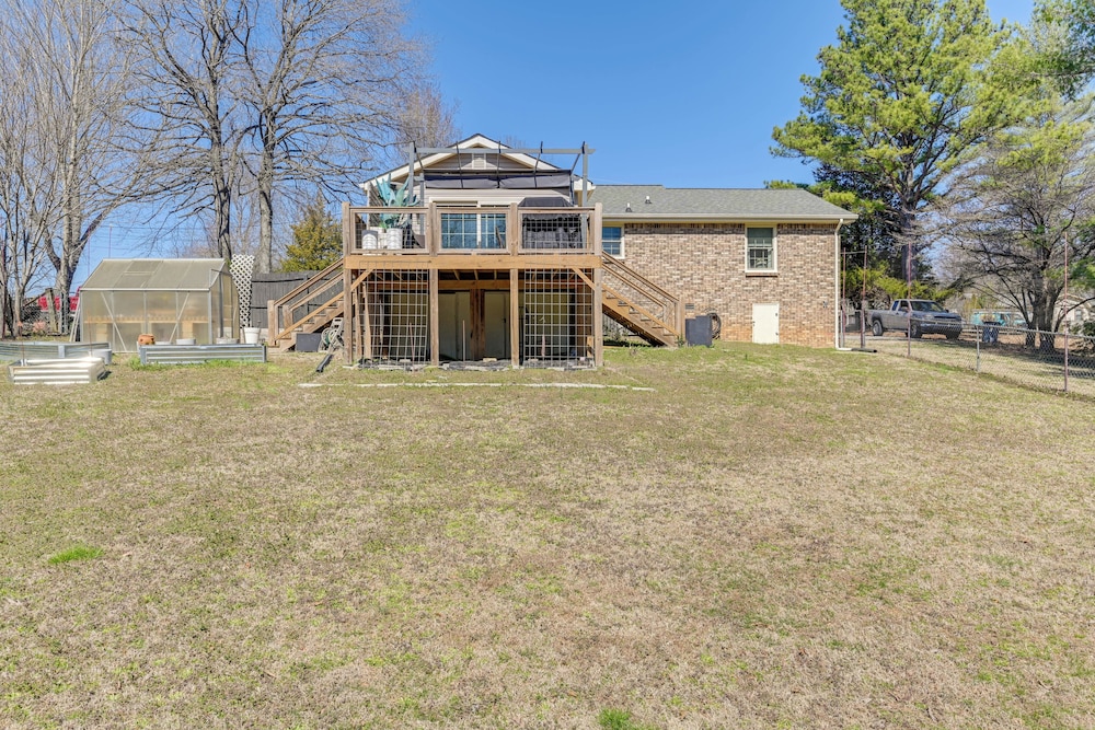 Family Home w/ Furnished Deck in Fairview!