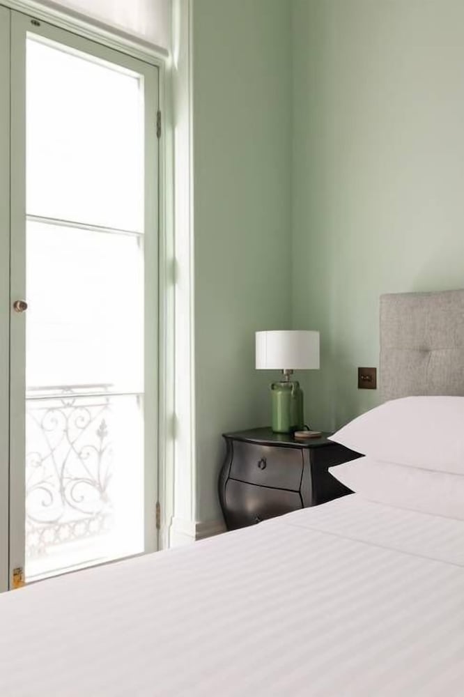 Spring Gardens by Onefinestay