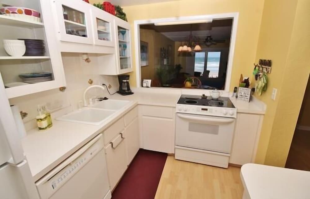 Sea Coast Gardens III 2 Bedroom Condo by Great Ocean Condos