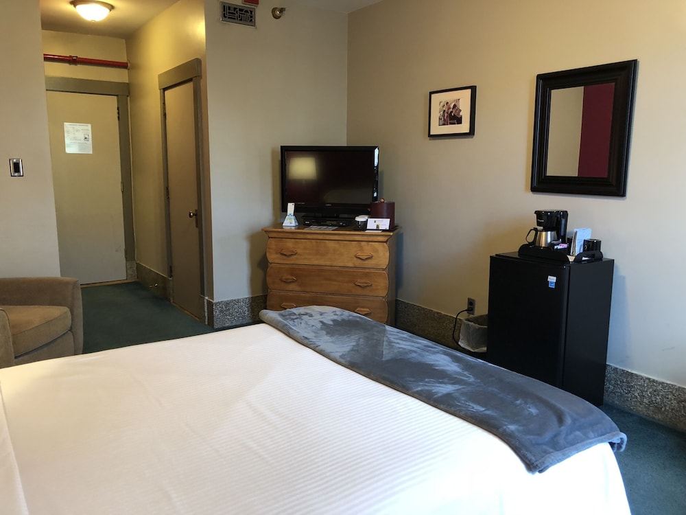 Brattleboro Vacations - Latchis Hotel - Property Image 7