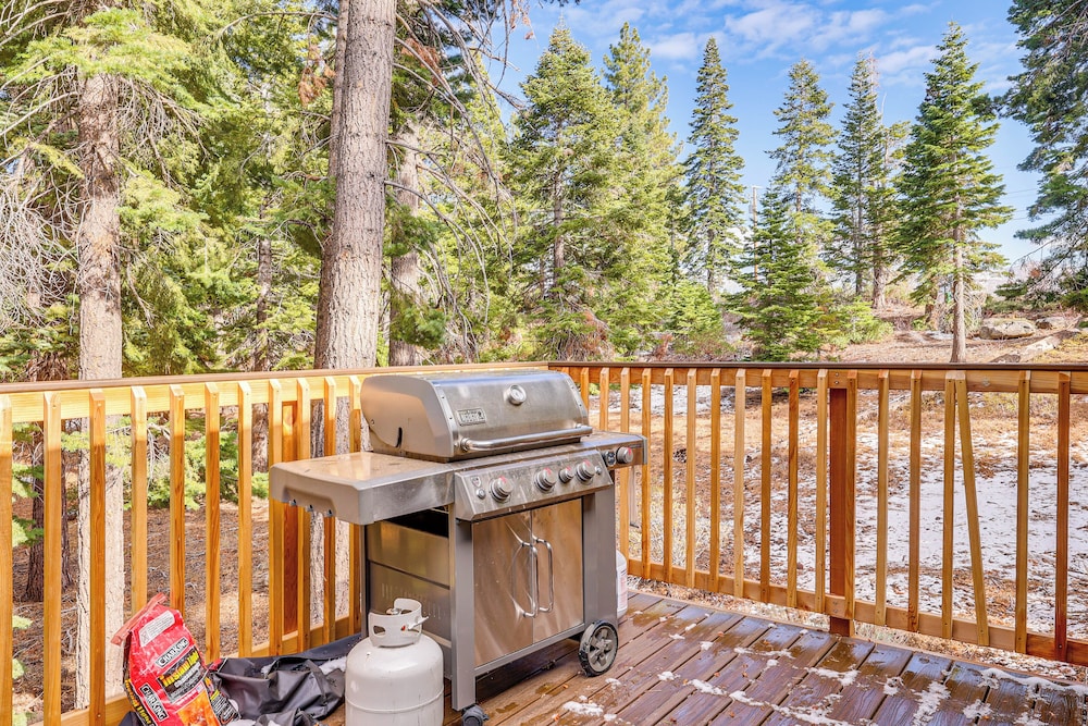7 Mi to Beach: Home w/ Hot Tub in South Lake Tahoe
