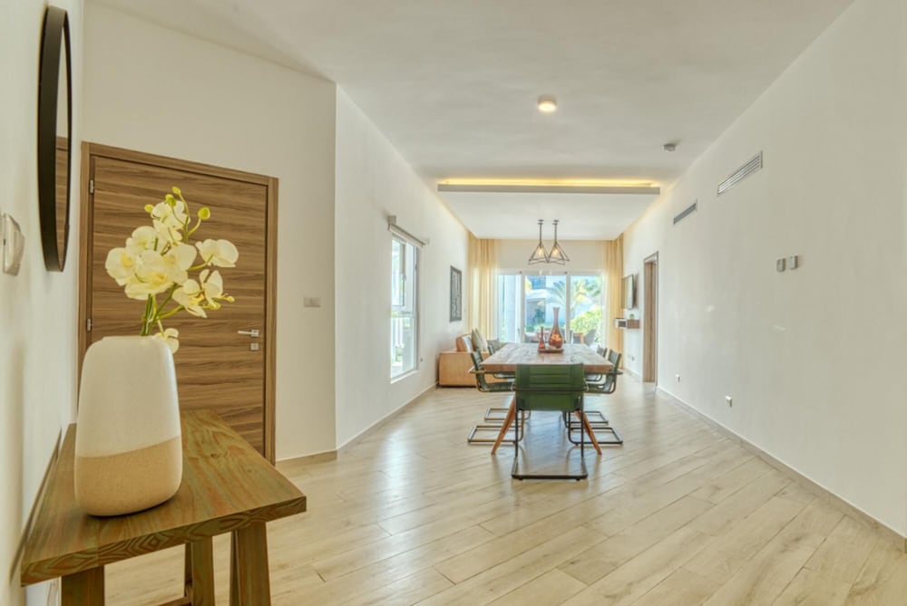 Unique Modern Apartment With Direct Beach Access view 4