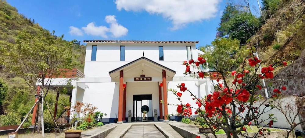 XiangLu YiMo Valley Retreat Guesthouse