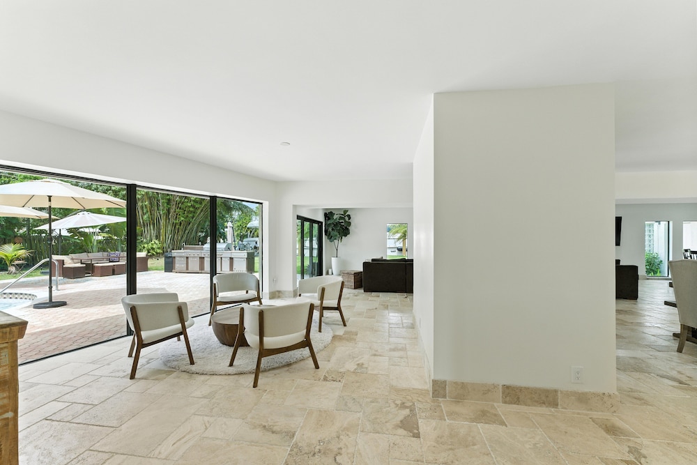 Villa Riverland With Heated Pool On The Water 5 Bedroom Villa