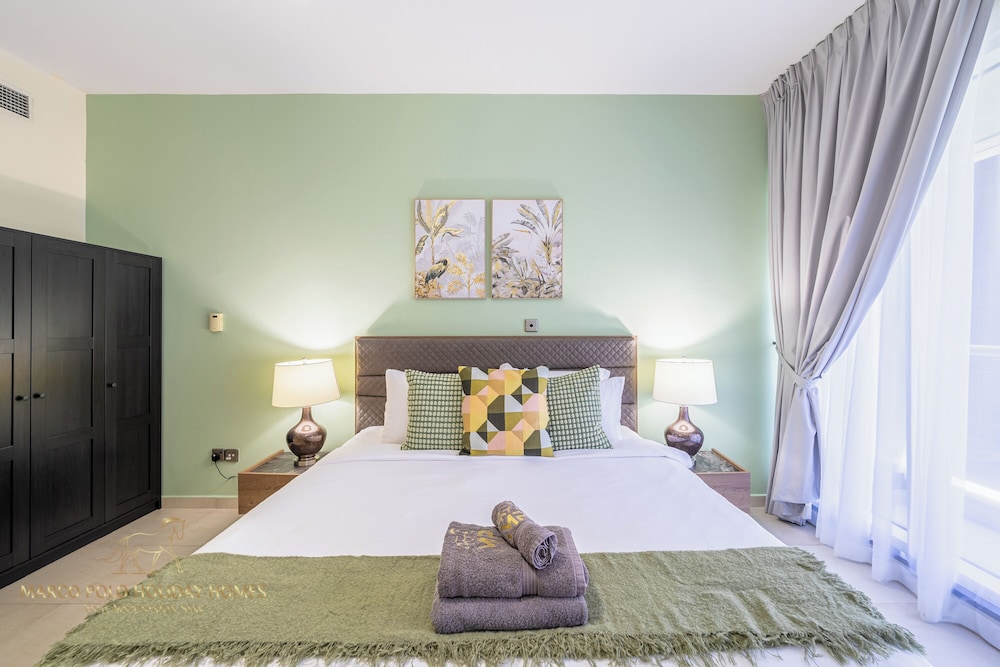 Marco Polo - Striking Lake Views at JLT | 1 BR | 2 Balconies