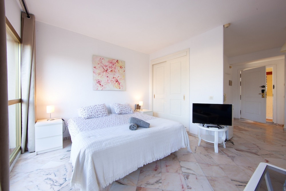 Studio in Marbella With Beachfront Pool