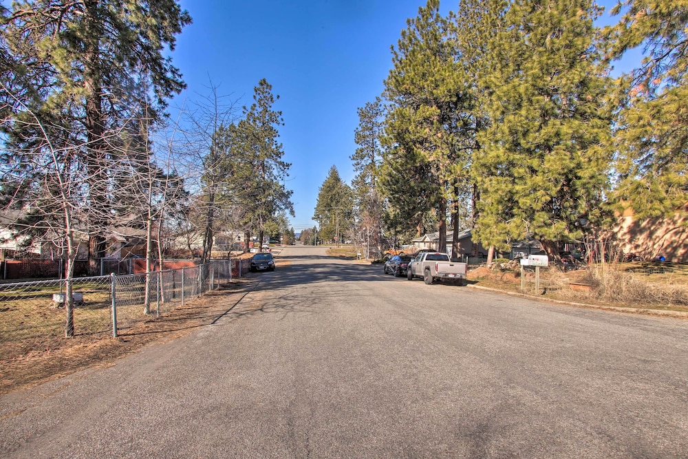 Quiet Apartment w/ Deck: Hiking, Lake & More! view 4