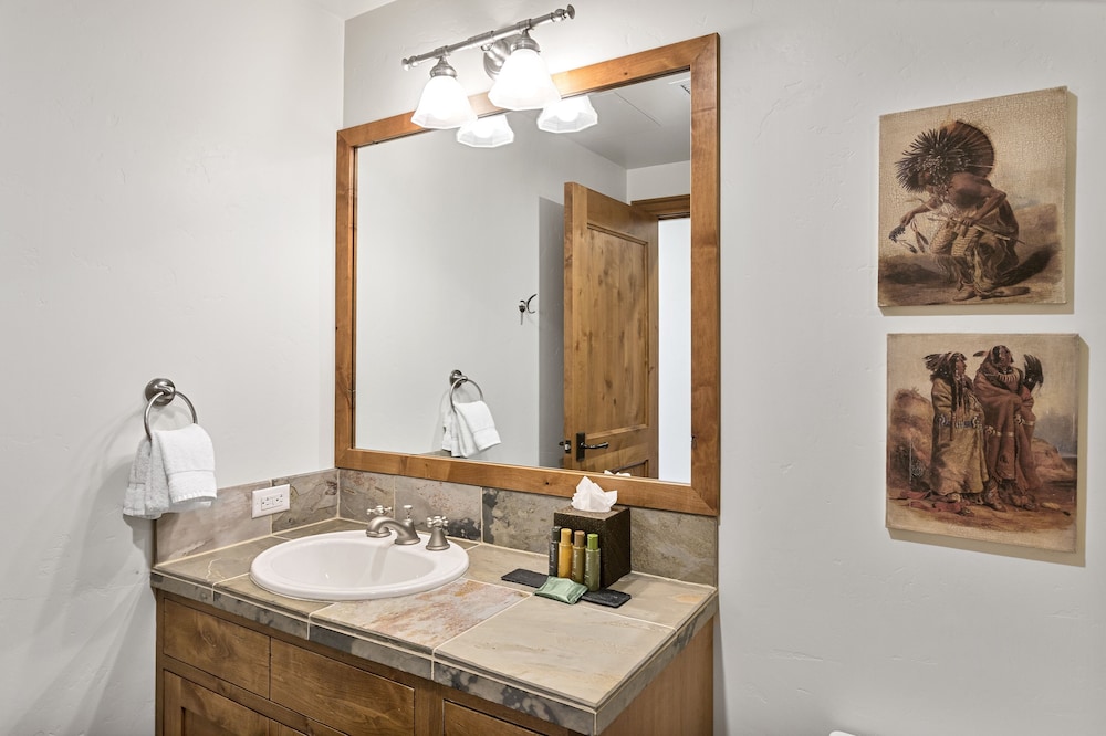 Shooting Star Lodge at Deer Valley Resort - Three Bedroom Deluxe Residence #201 3 Condo