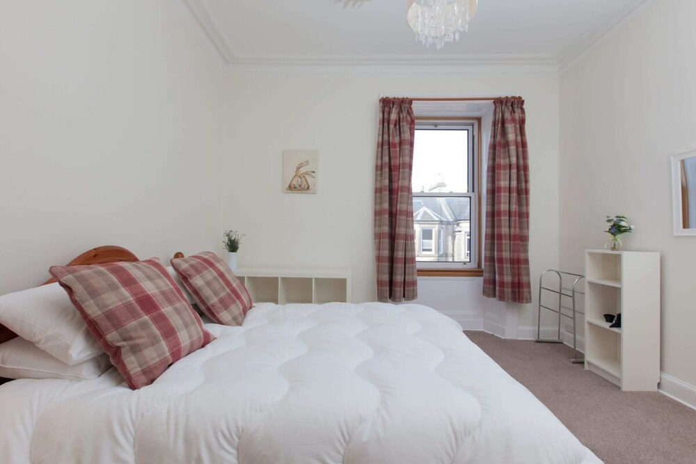 Spacious and Bright Polworth Flat