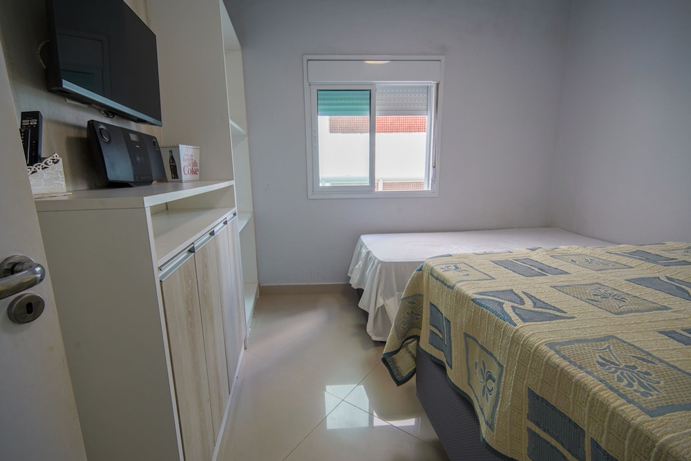 Apto pet Friendly c Churrasqueira a 100m da Praia