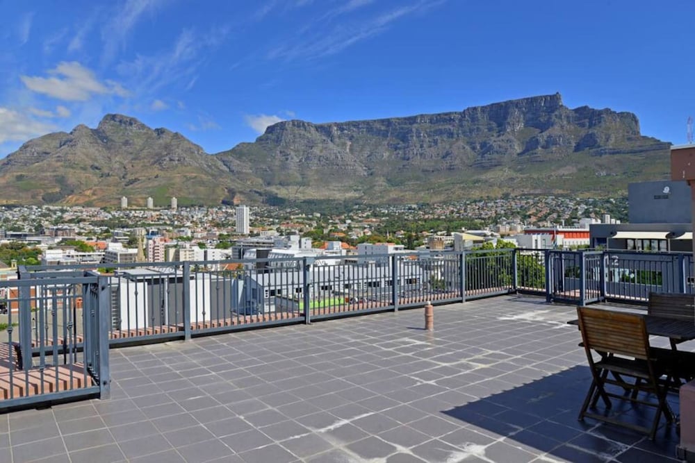 Modern En-suite Room Rooftop Terrace Central