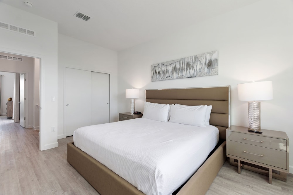 Harmony Haven Boutique Townhome At Azzure Resort Near Disney By Shine Villas 6 Bedroom Townhouse