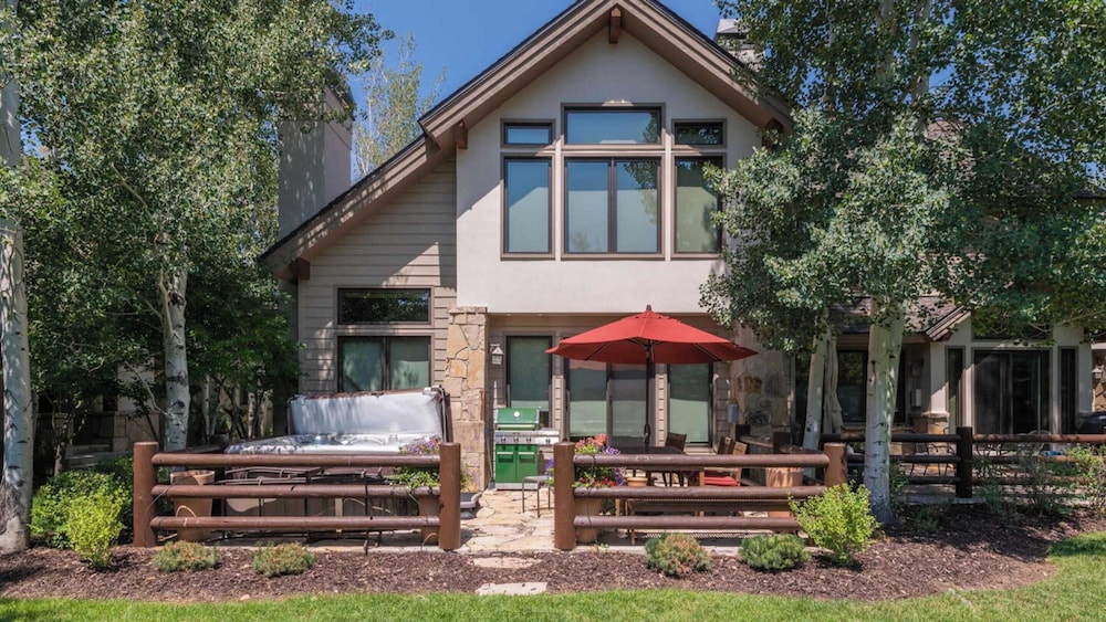 Jupiter Peak by Avantstay Near Deer Valley Base w/ Hot Tub!