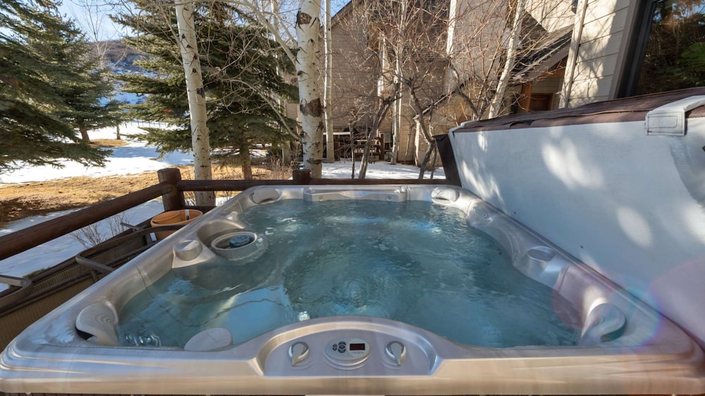 Jupiter Peak by Avantstay Near Deer Valley Base w Hot Tub