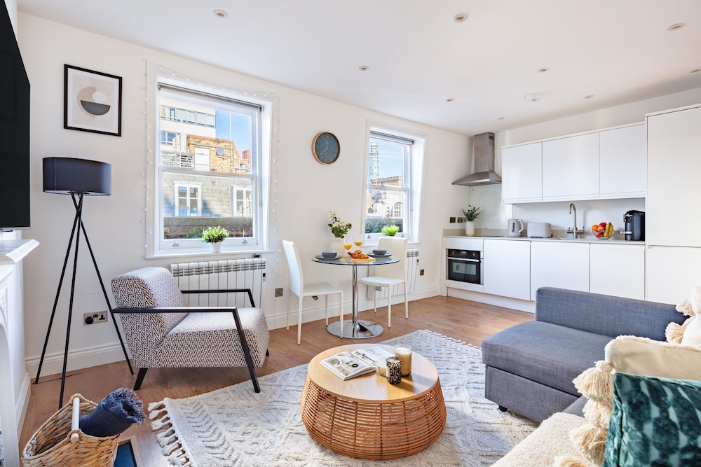 Fitzrovia Balcony Near Oxford Circus