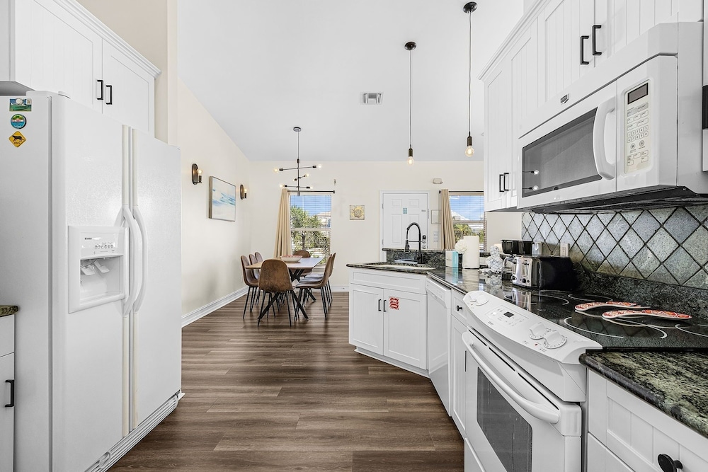 241 Miramar Waves: 3br W/ Heated Pool 3 Bedroom Home