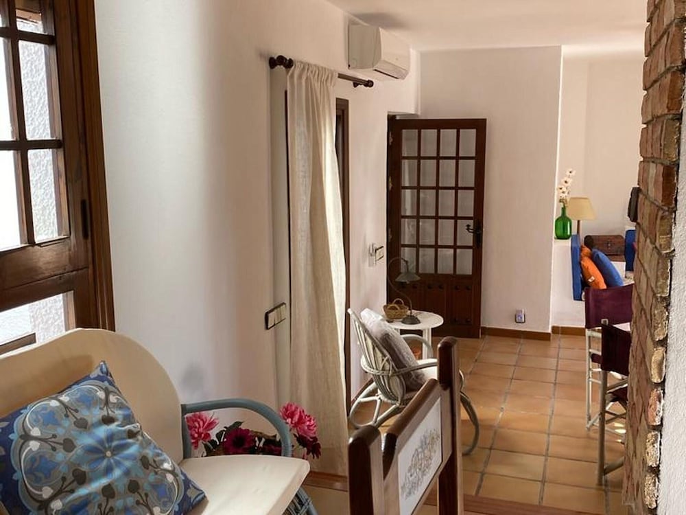 Spacious Holiday Home With Private Garden