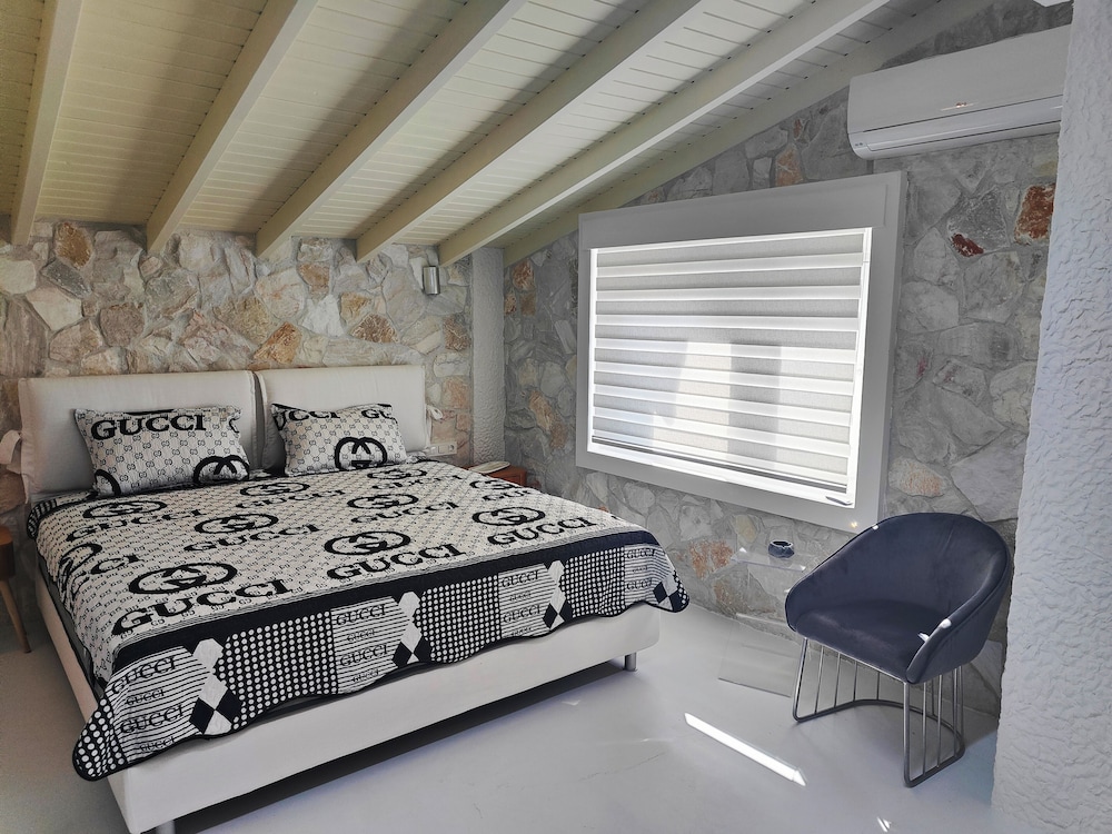 Luna Luxury Apartment in Polychrono