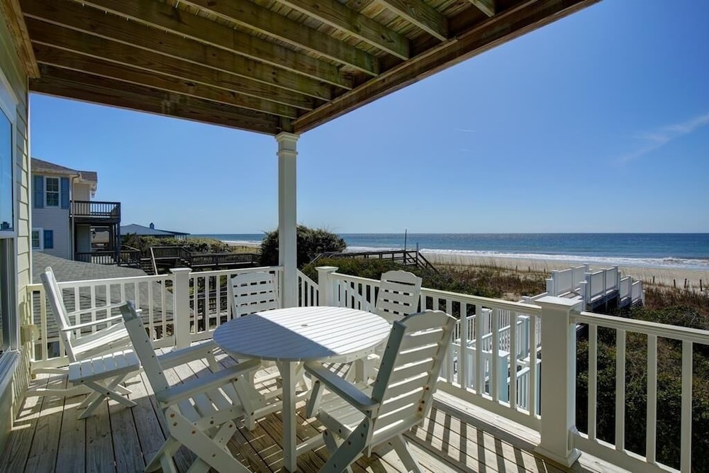 R & R By The Sea 4 Bedroom Home by RedAwning