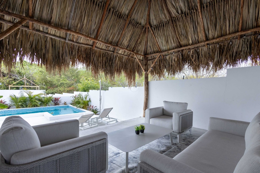 NEW Tropical Getaway With BBQ Pool
