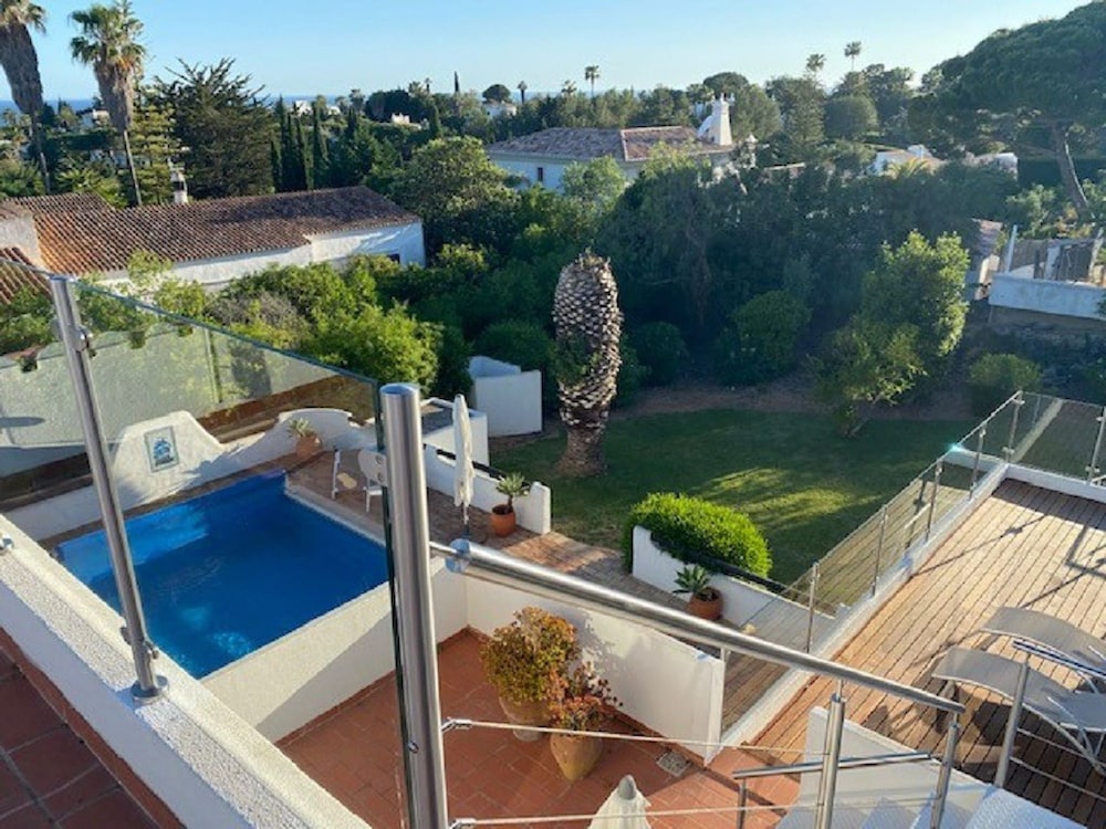 Casa Ninho Spacious 5 Bedroom Villa in an Enviab