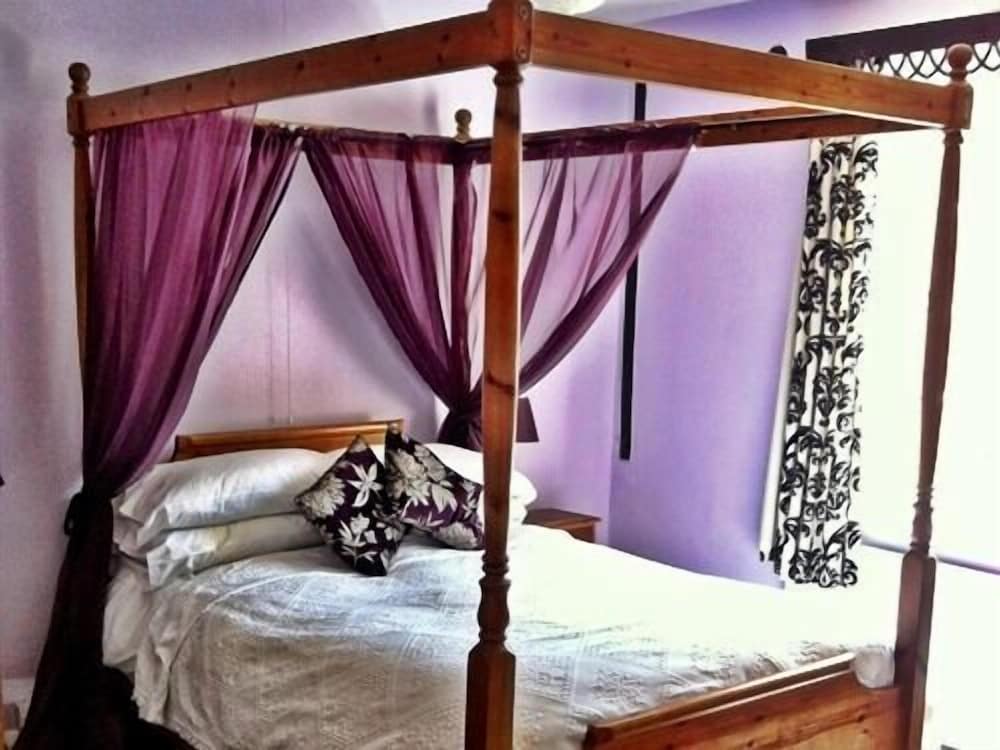 Marlborough Vacations - The Lamb Inn - Property Image 2