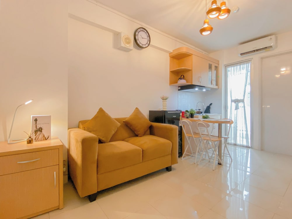 Comfy And Restfull 2Br Near Mall At Bassura City Apartment