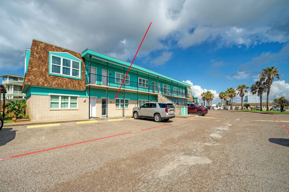 2 Units Beachfront Complex w Pool Pickleball Beach Bliss Bleach Bungalow