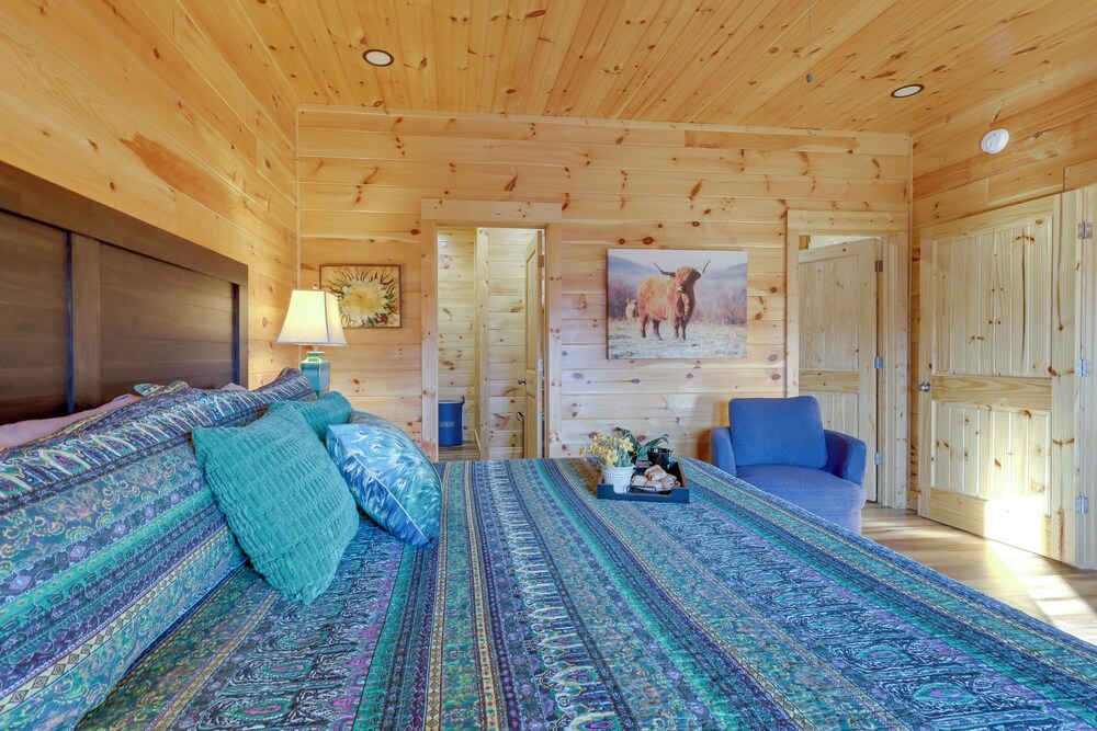 Majestic Mountain Views: Sevierville Escape!