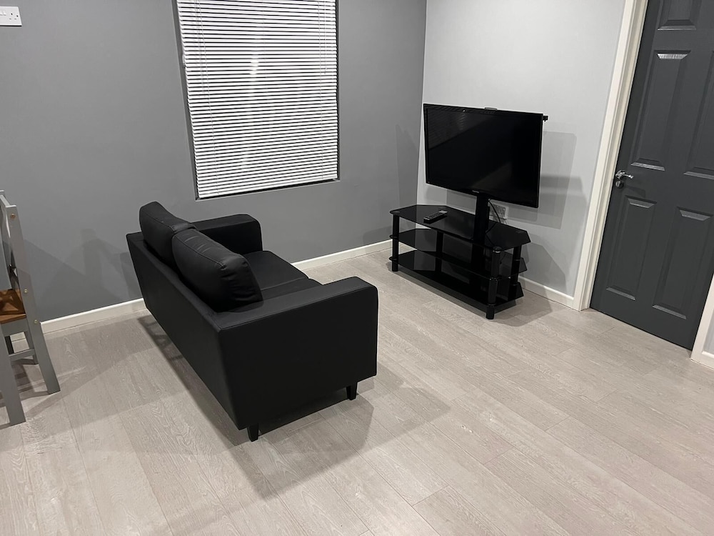 Luxury Apartment - Free Wi-fi & Parking NO Deposit