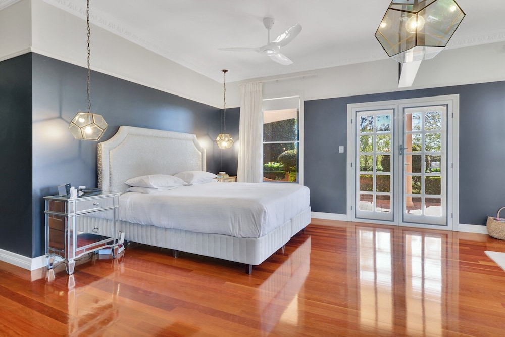 Expansive Toowoomba Retreat With Garden BBQ